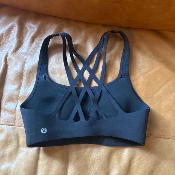Black lululemon sports bra - Picture 2 of 2